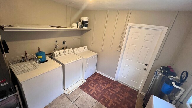 Building Photo - Lovely 3 Bedroom, 2 Bathroom Home in Melbo...