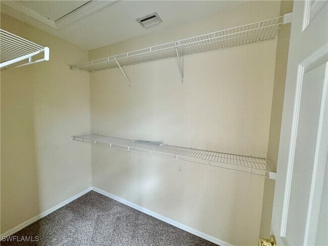 Building Photo - 860 Hampton Cir