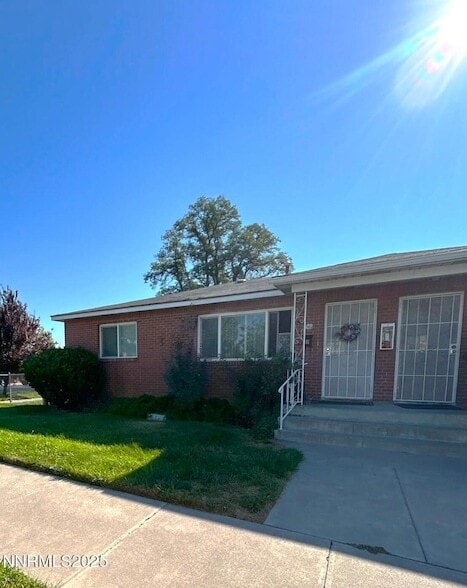 Primary Photo - 240 18th St