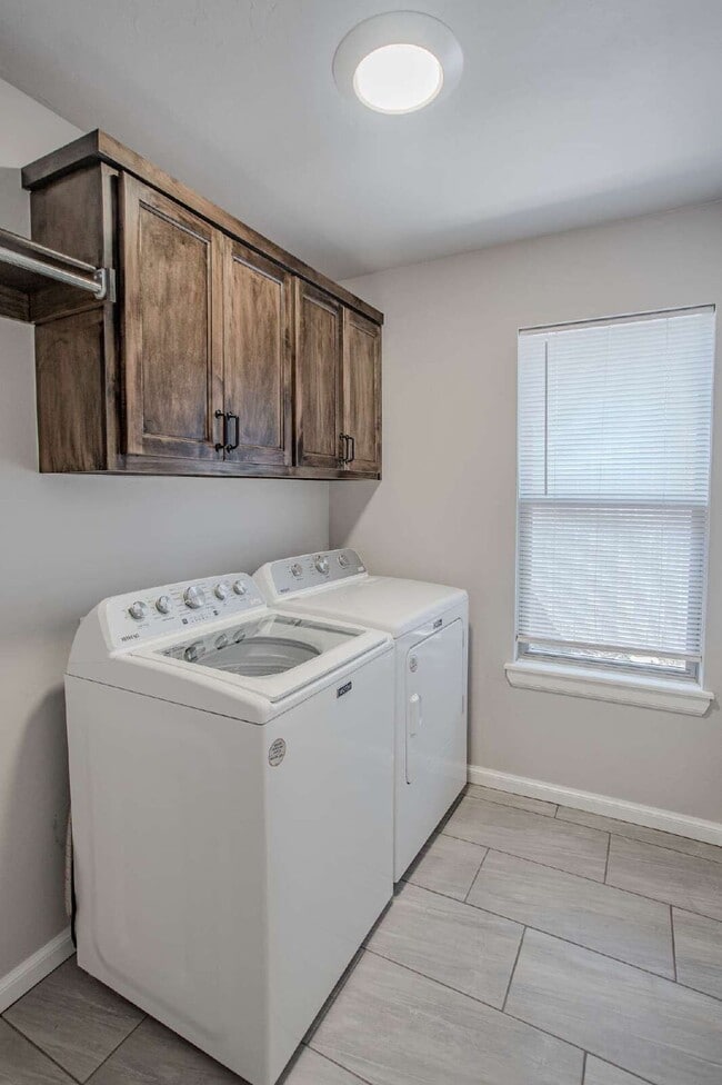 Building Photo - 3729 Alta Vis Dr