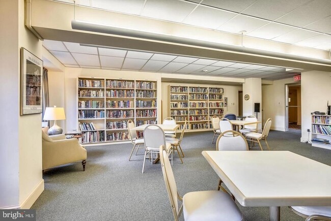 Building Photo - 4201 Cathedral Ave NW