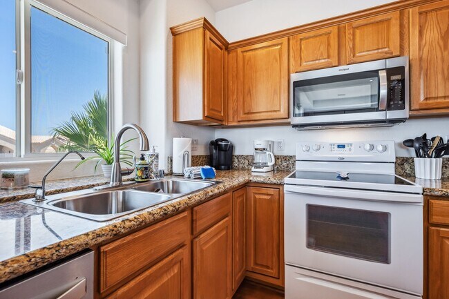 Building Photo - 3 BR + Bonus, Fully furnished, Includes Ut...