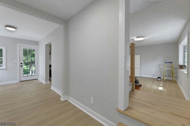 Building Photo - 405 Terhune Ave