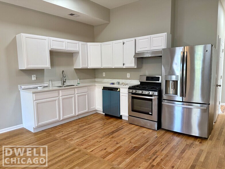 Building Photo - 1013 W 19th St