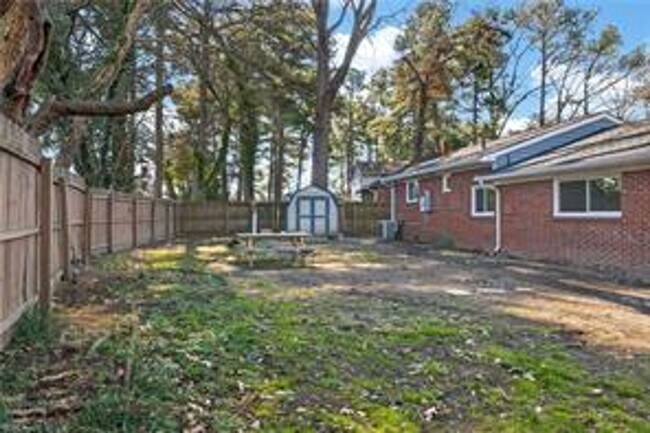 Building Photo - 803 Townsend Ct