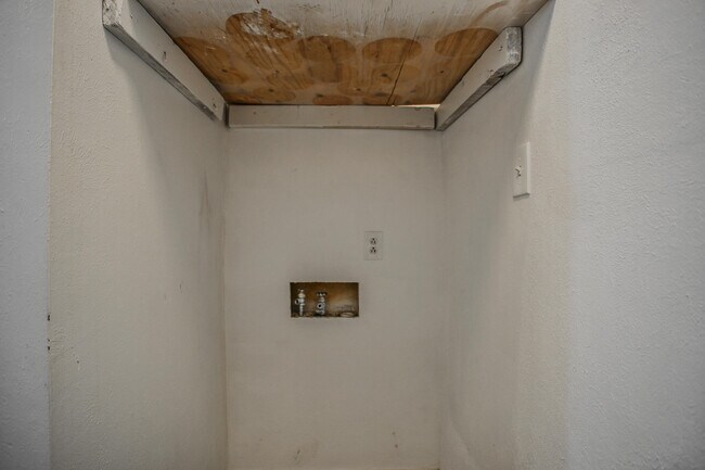Building Photo - 2641 E Baylor St