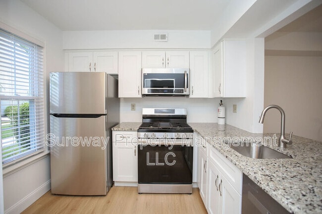 Building Photo - 1801A Sedgefield Dr
