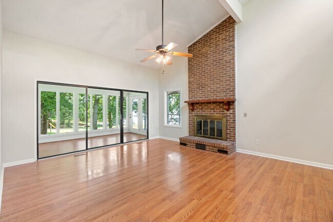 Building Photo - 3 Bedroom Contemporary Carolina Trace Home...