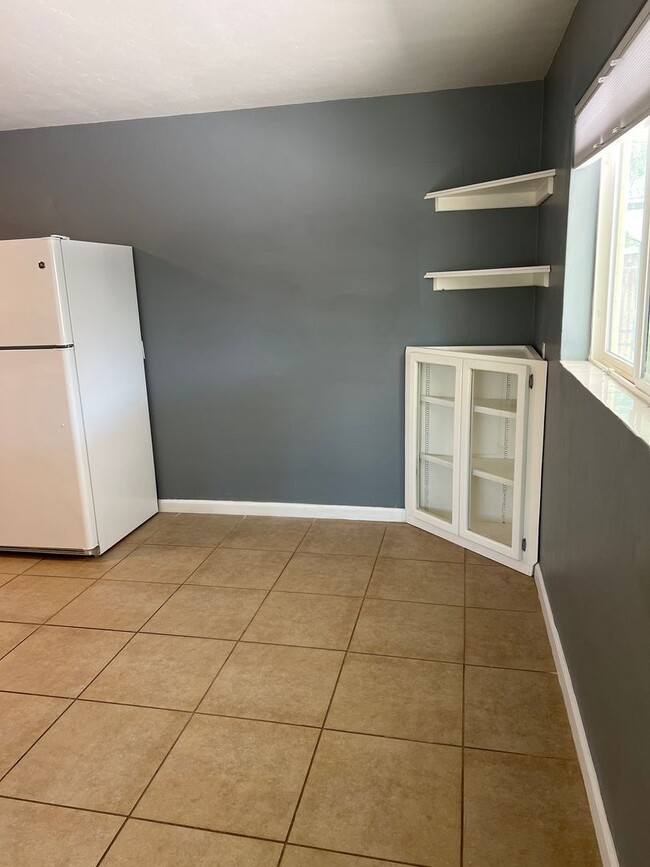 Building Photo - 4831 E Hampton St