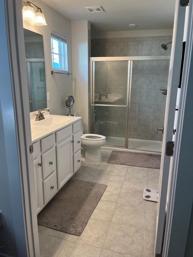 Building Photo - 3 bed 2 bath rental in Village Oaks Subdivision close proximity to Lake Monticello