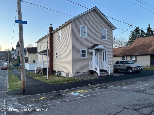 Building Photo - 402 N Valley Ave