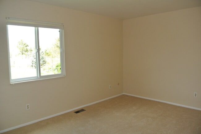 Building Photo - 1080 Fairway Ct