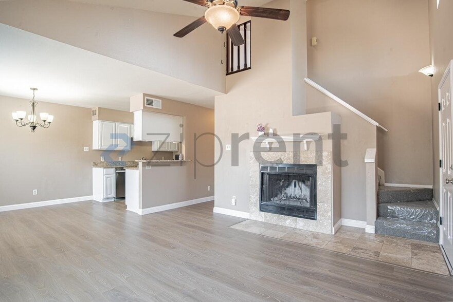 Building Photo - Unit A