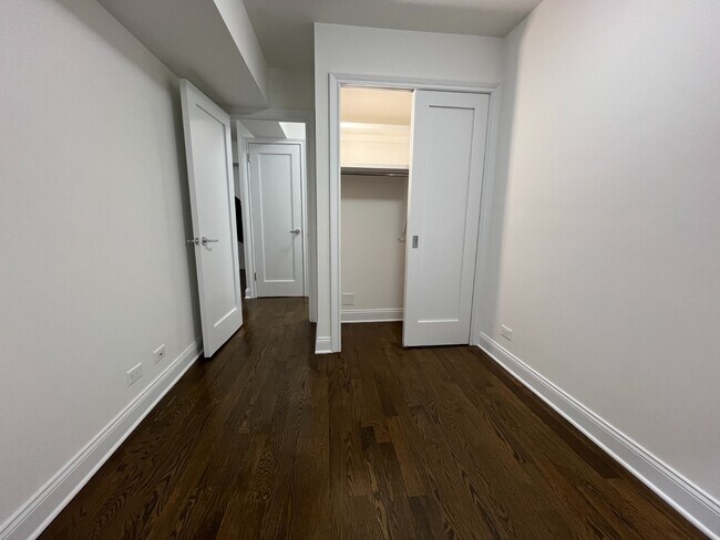 Building Photo - 157 E 57th St