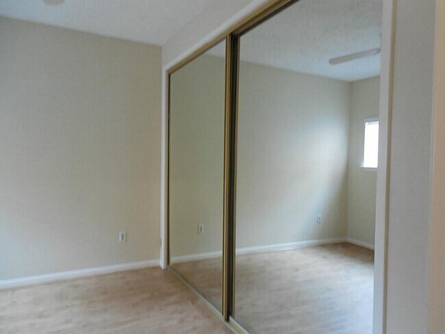 Building Photo - 12 Hallmark Dr