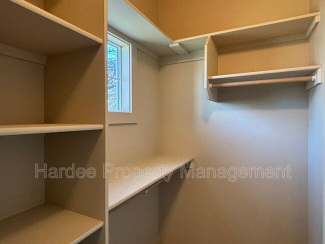 Building Photo - 6251 W Geneva St