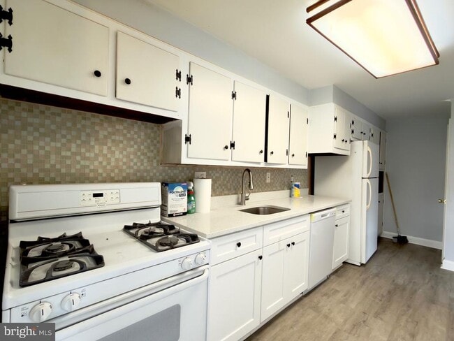 Building Photo - 5143 Westland Blvd