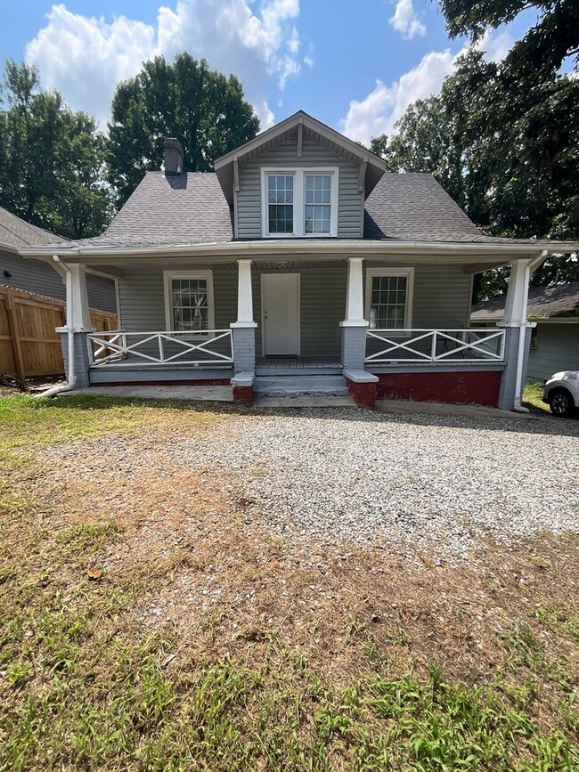 Building Photo - 4 Bedroom Home available in High Point!