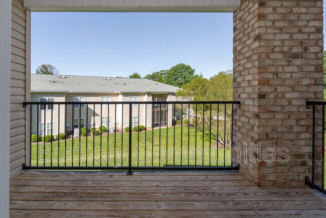 Building Photo - 104 Thornton Ct