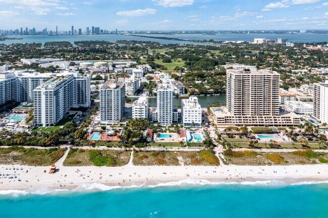 Building Photo - 2457 Collins Ave