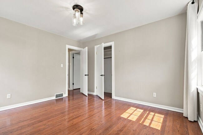 Building Photo - 912 Beechwood Rd