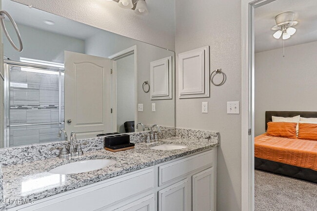 Building Photo - 3945 Desert Dunes Dr