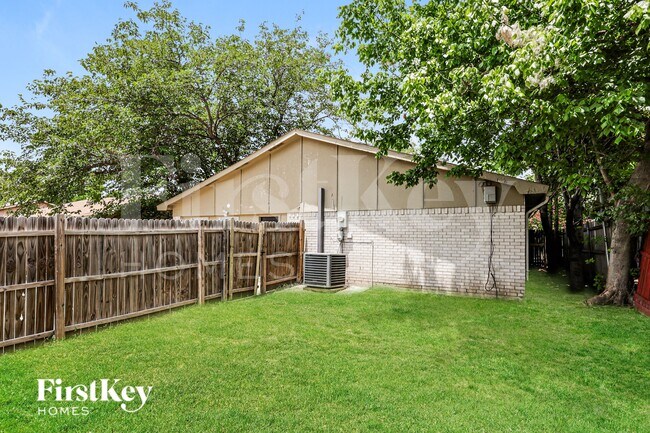 Building Photo - 218 Long Shadow Ln