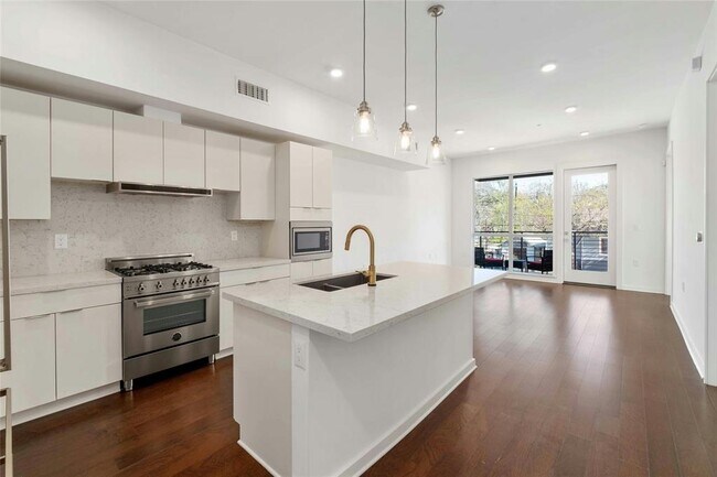 Building Photo - 207 W Johanna St