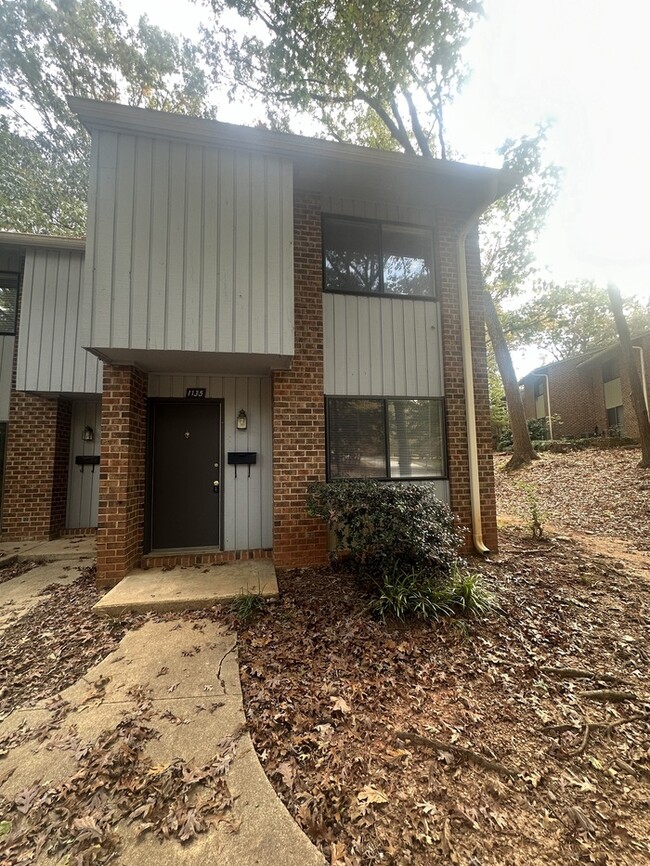 Building Photo - 2 Bed Condo Minutes to Downtown Raleigh & ...