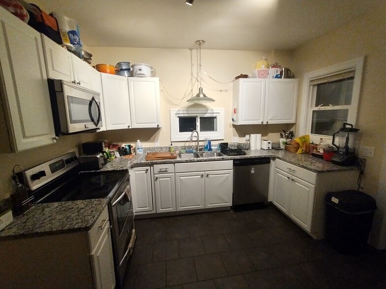 Building Photo - 145 Eastern Ave NE