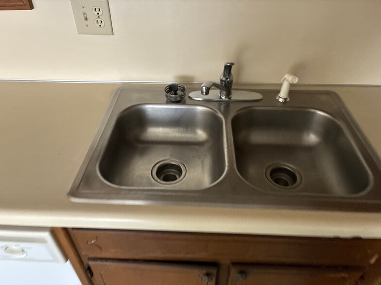 Building Photo - Room in Townhome on Patterson Cir