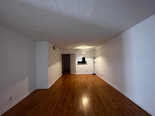Building Photo - 21904 Lake Forest Cir