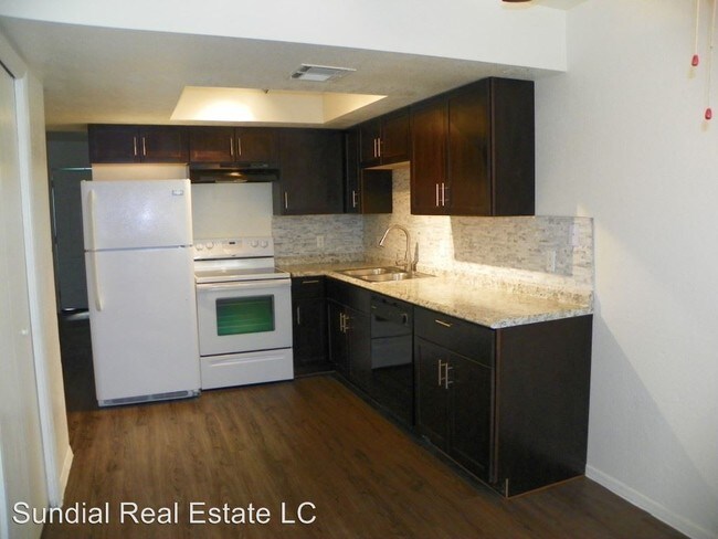 Building Photo - 65-65 N May