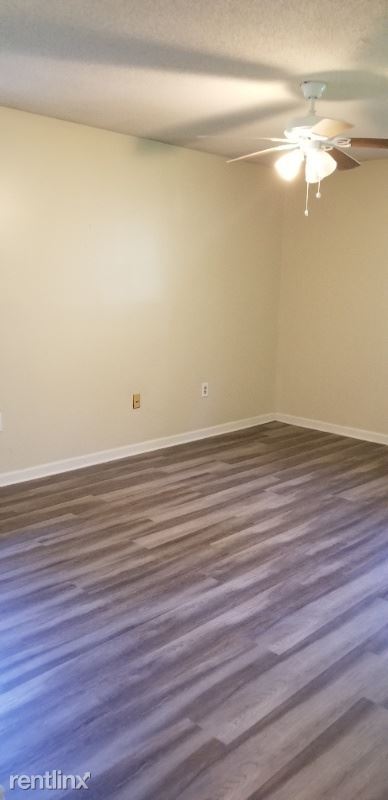 Building Photo - 3 br, 2.5 bath House - 881 long Point Road
