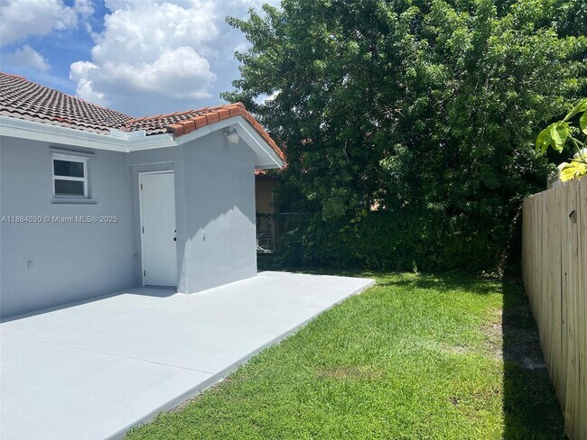 Building Photo - 13310 SW 40th St