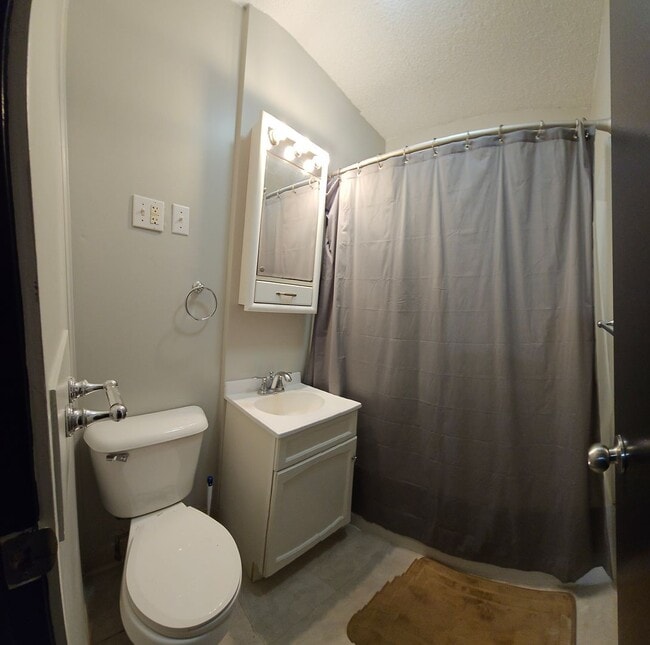 Building Photo - 3 Bedroom House Ontario Schools