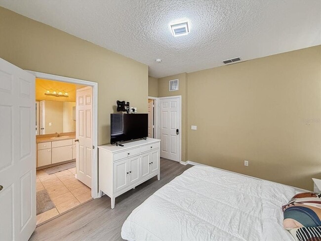 Building Photo - 1302 S Beach Cir