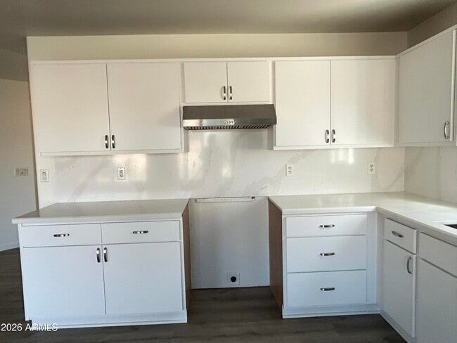 Building Photo - 10542 W Alvarado Rd