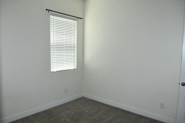 Building Photo - 7031 N 85th Ln