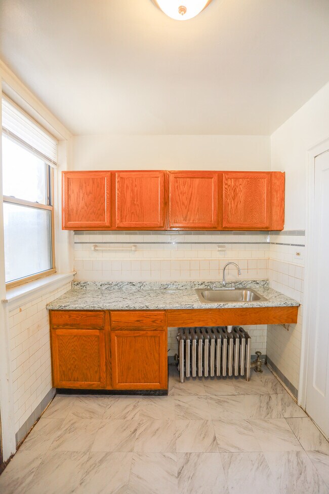 Building Photo - 7443 N Claremont Ave