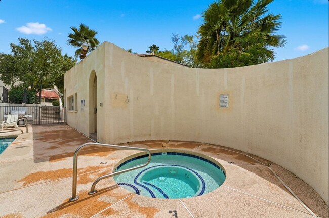 Building Photo - Central Phoenix Gem! Private Patio, Gated, Pool + Underground Parking