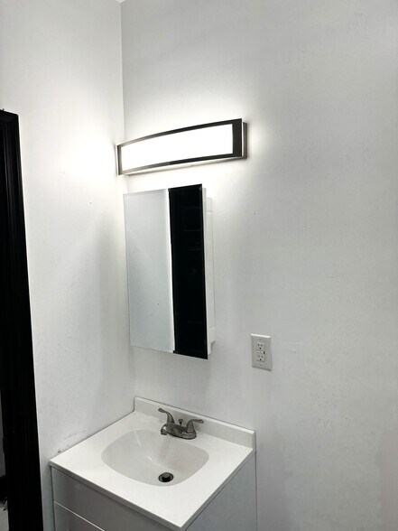 Building Photo - 919 S 50th St