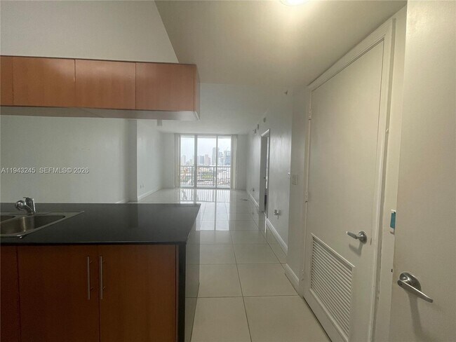 Building Photo - 1750 N Bayshore Dr