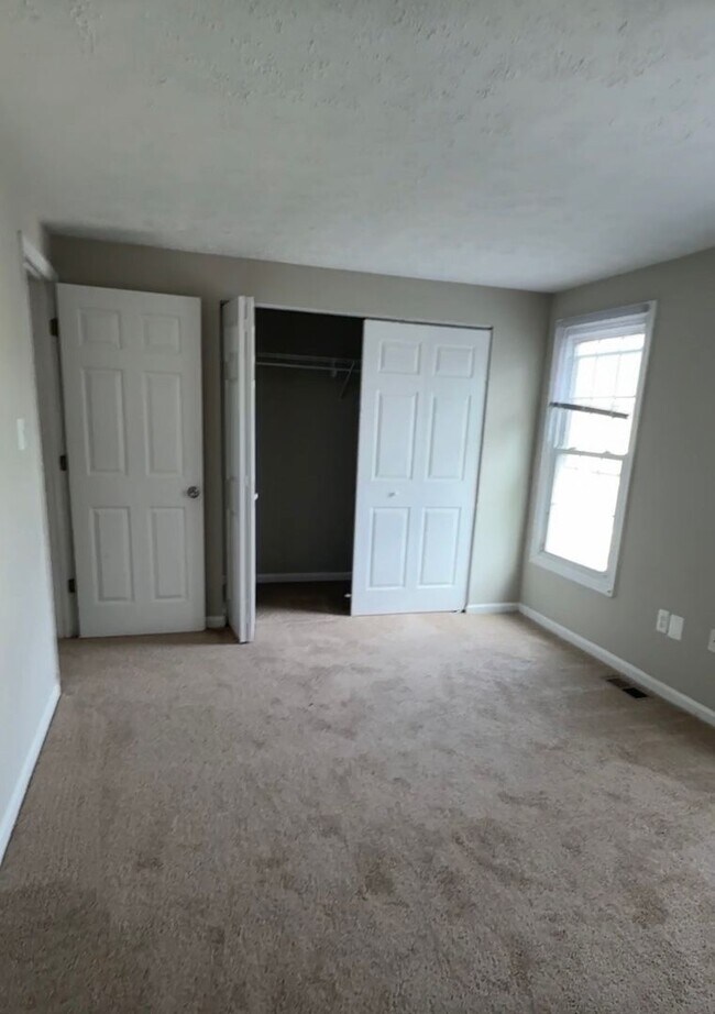 Building Photo - 42 Rocky Brook Ct