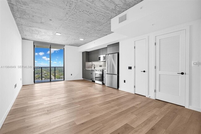 Building Photo - 307 SW 5th St