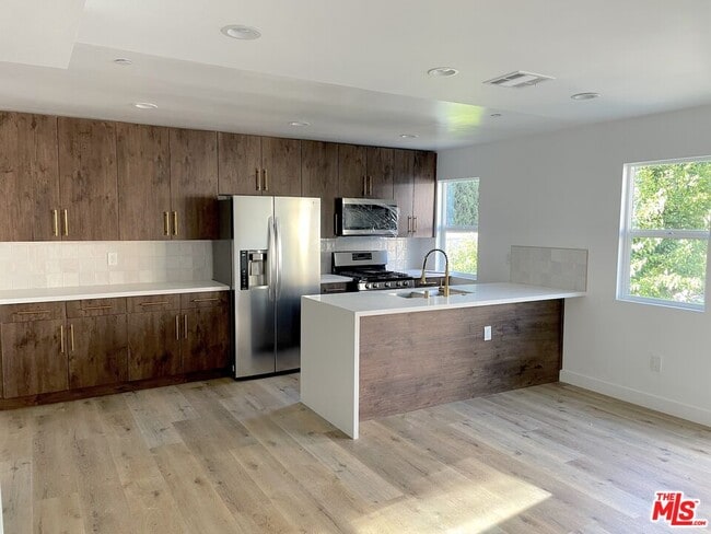 Building Photo - 1552 Winona Blvd