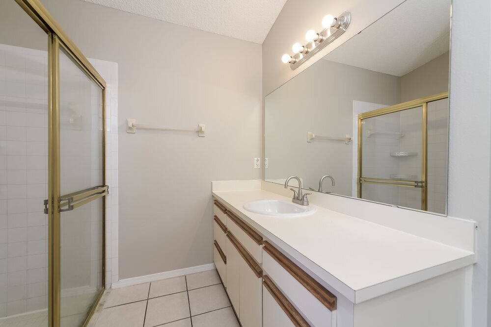 Building Photo - 224 Kingshill Ct SE