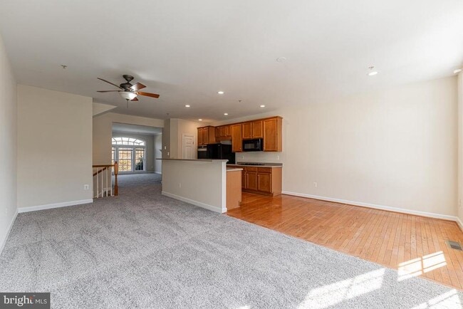 Building Photo - 3874 Carriage Hill Dr