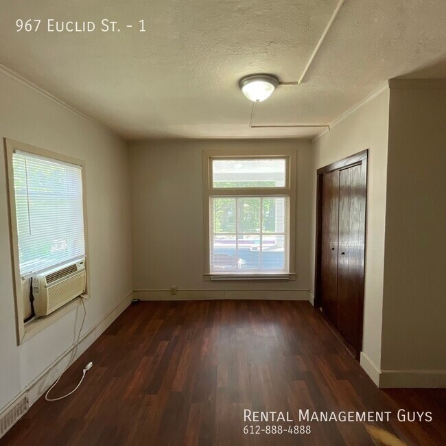 Building Photo - 967 Euclid St