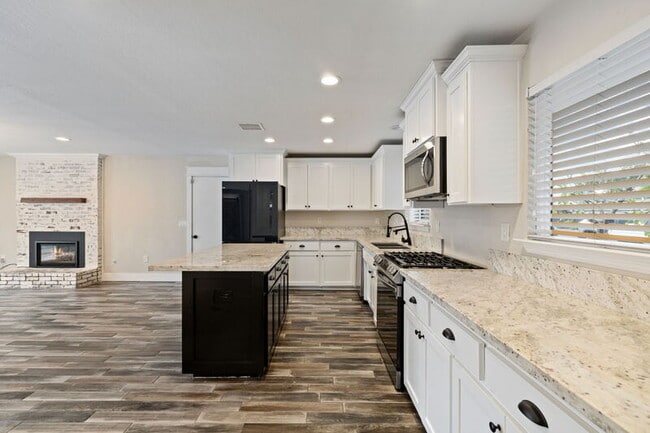 Building Photo - 1212 S Demaree St